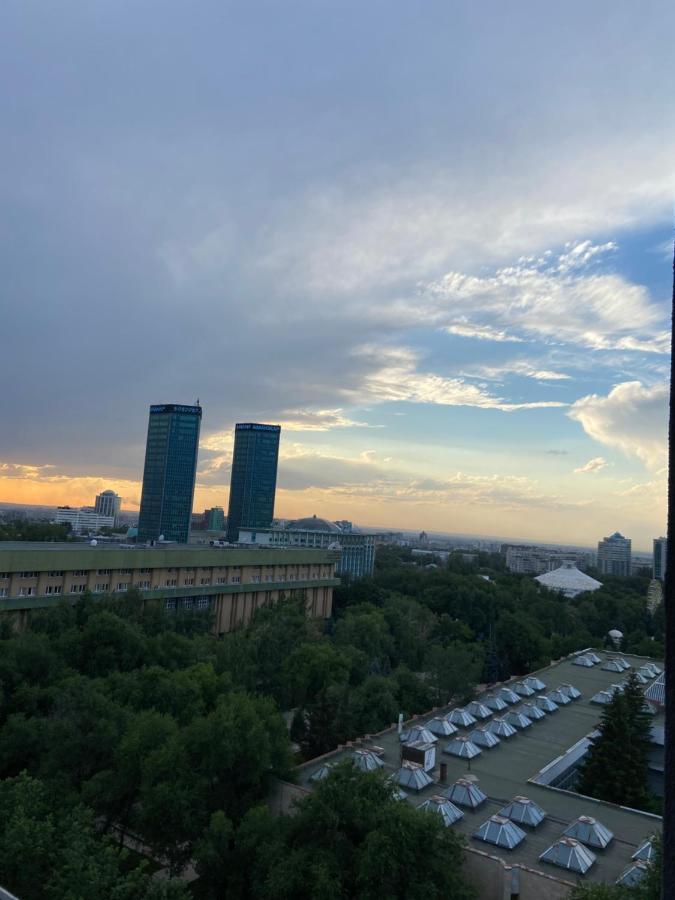 Квартира В Центре Алматы Exteriör bild