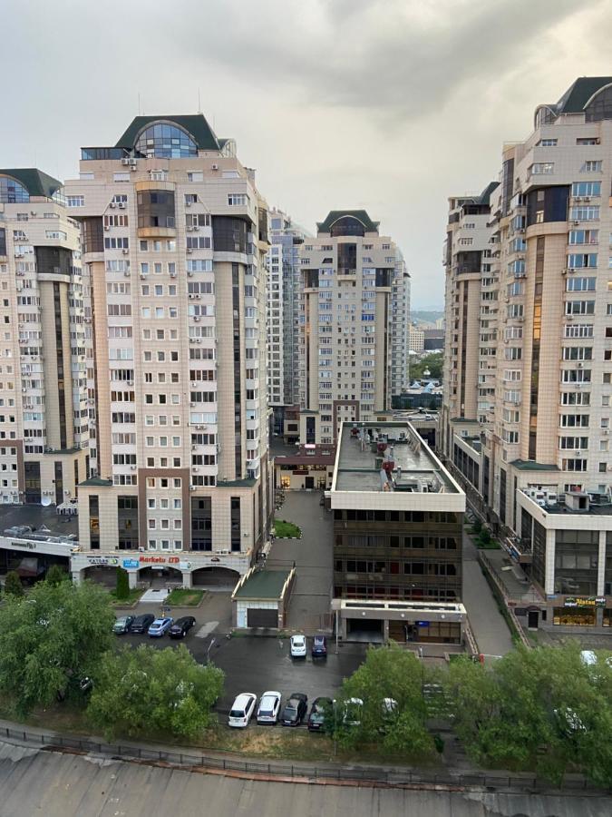 Квартира В Центре Алматы Exteriör bild