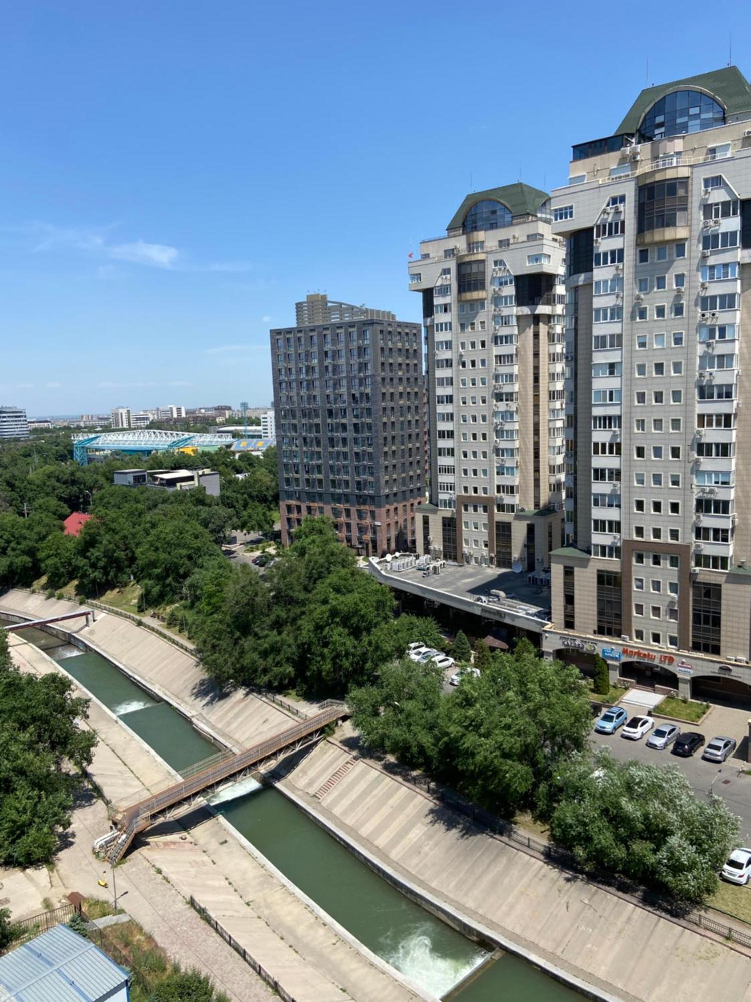 Квартира В Центре Алматы Exteriör bild